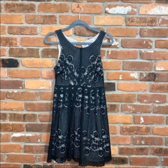 Free People Black Lace Cut Out Mini Dress Size 4 - Picture 8 of 8